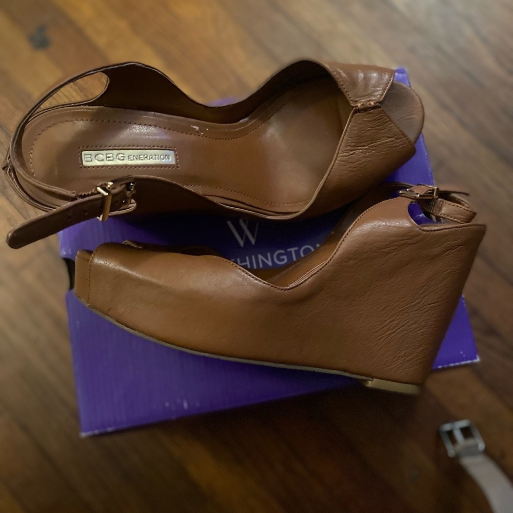 Tan wedge